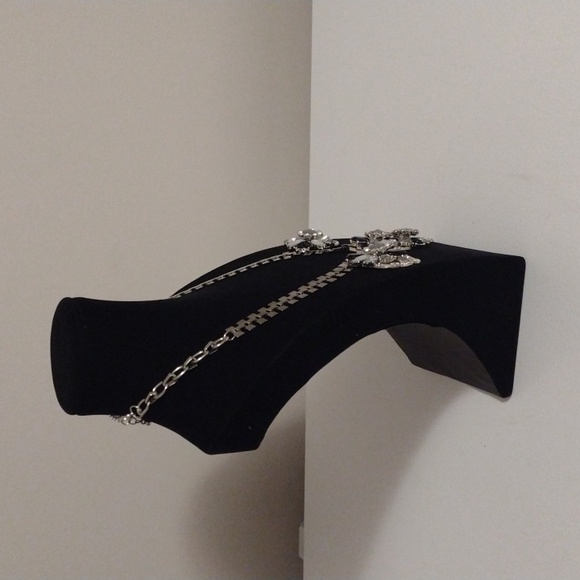 Pier 1 imports statement rhinestone flower necklace NWOT - Picture 4 of 10